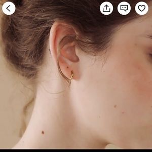 18K Gold Huggies Earrings